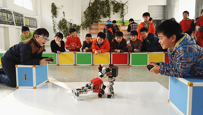 機(jī)器人搏擊賽走進(jìn)徐州公園巷小學(xué)，孩子們的福音來(lái)了！